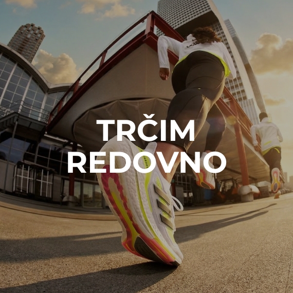 Trkač na redovnom treningu u patikama za trčanje